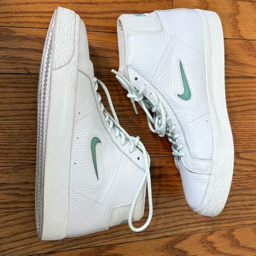 Nike SB Blazer Mid Premium Sneaker Shoe White Glacier Women's size 7